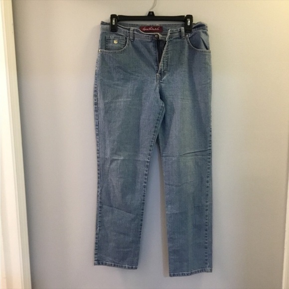 Gloria Vanderbilt light wash denim size 10 short jeans
5 pocket - Picture 2 of 15